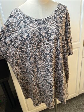 Catherines Black and Cream Medallion Scoop Neck Short Sleeve Top